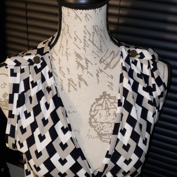 Banana Republic Wrap Around Dress - Picture 6 of 8